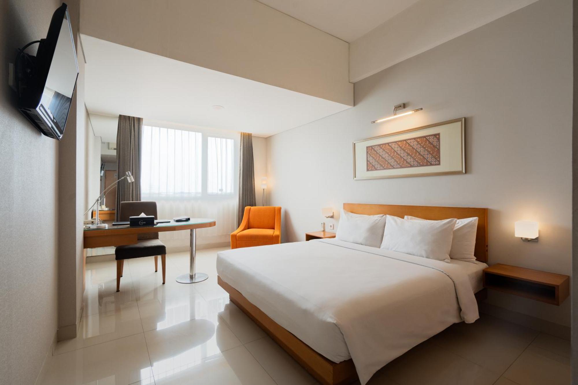 The Capital Hotel Surabaia Exterior foto