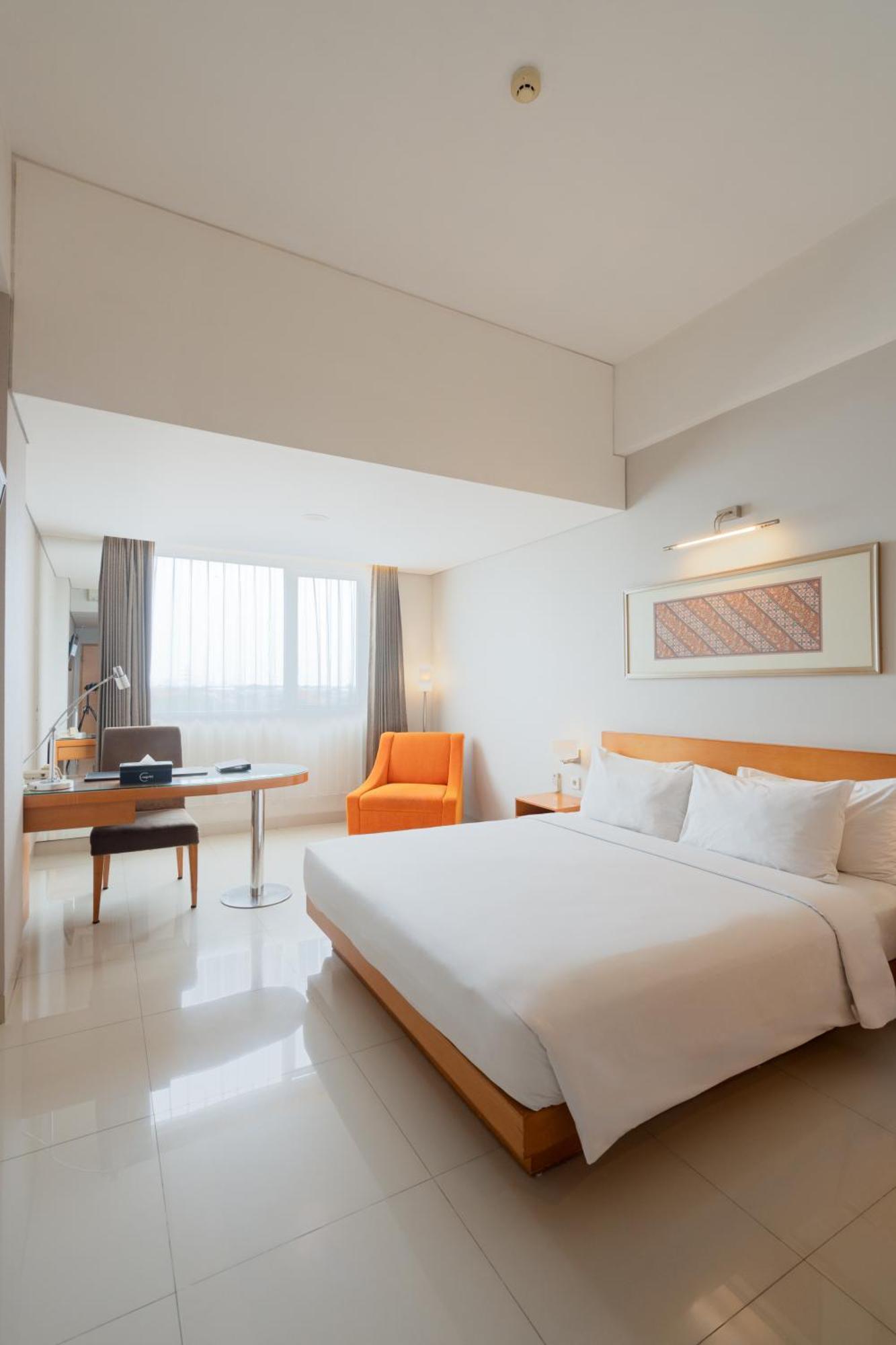 The Capital Hotel Surabaia Exterior foto